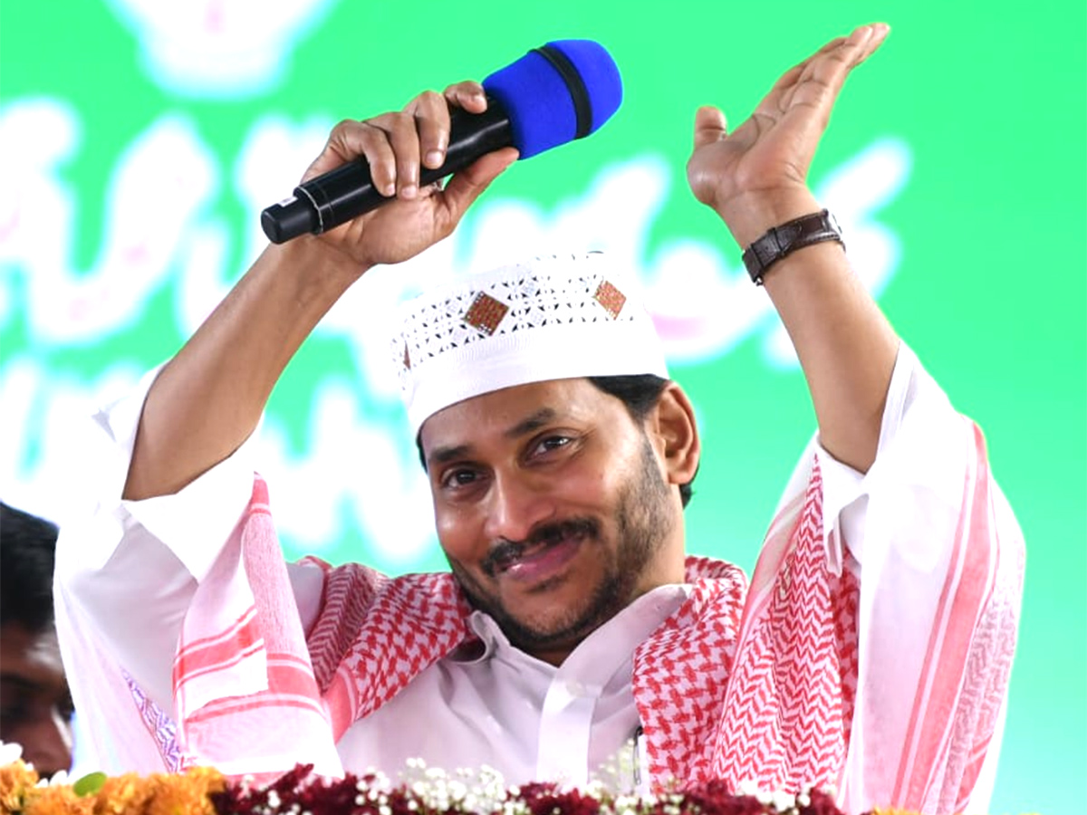 CM Jagan at Minorities Welfare Day National Education Day Programme - Sakshi19