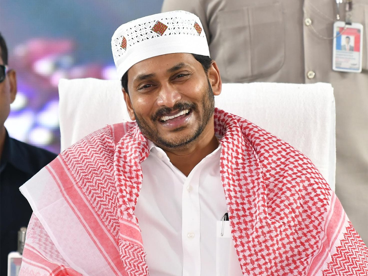 CM Jagan at Minorities Welfare Day National Education Day Programme - Sakshi21