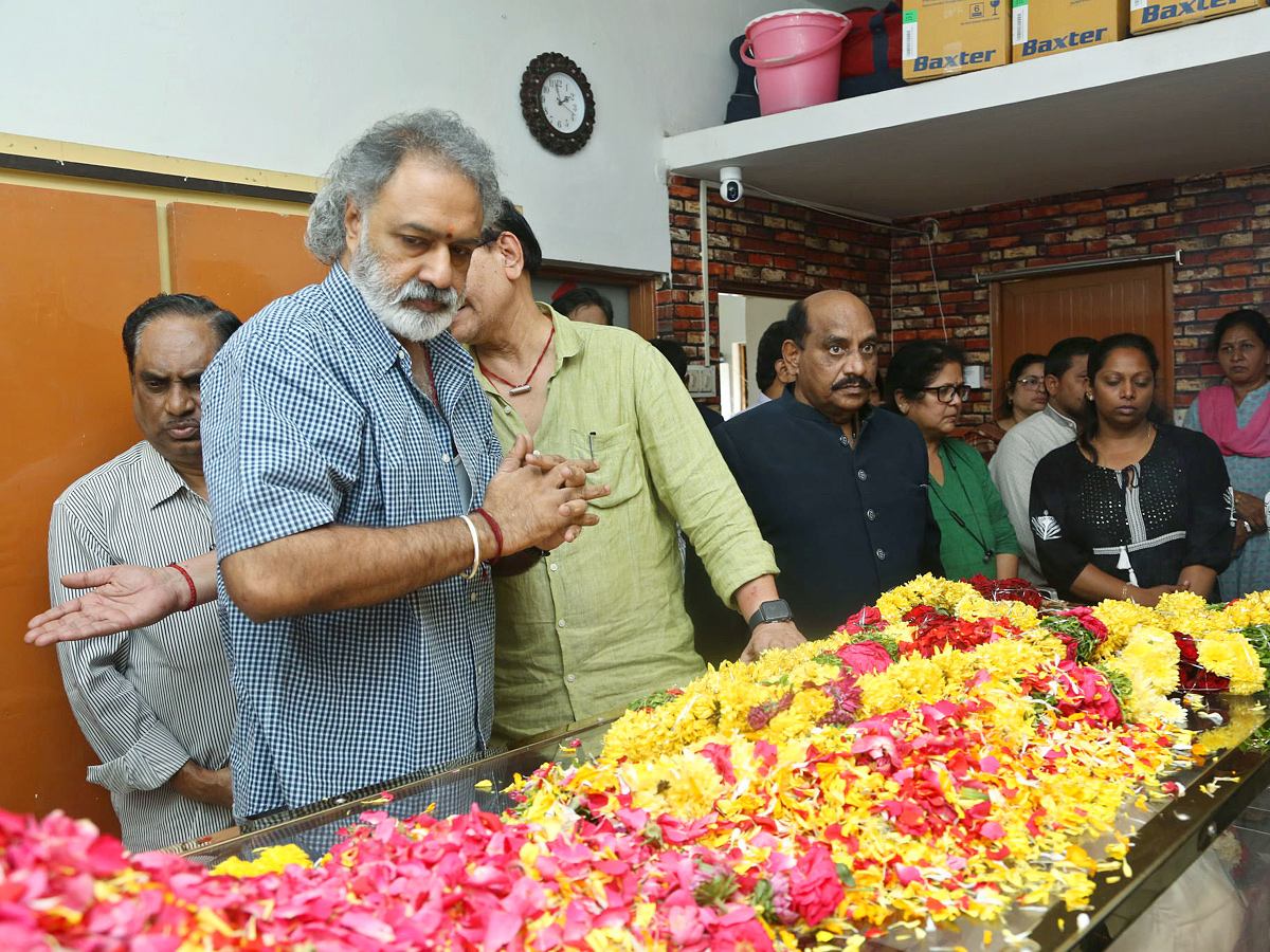 Cinema Industry mourns the demise of Telugu actor Chandra Mohan Photos - Sakshi2