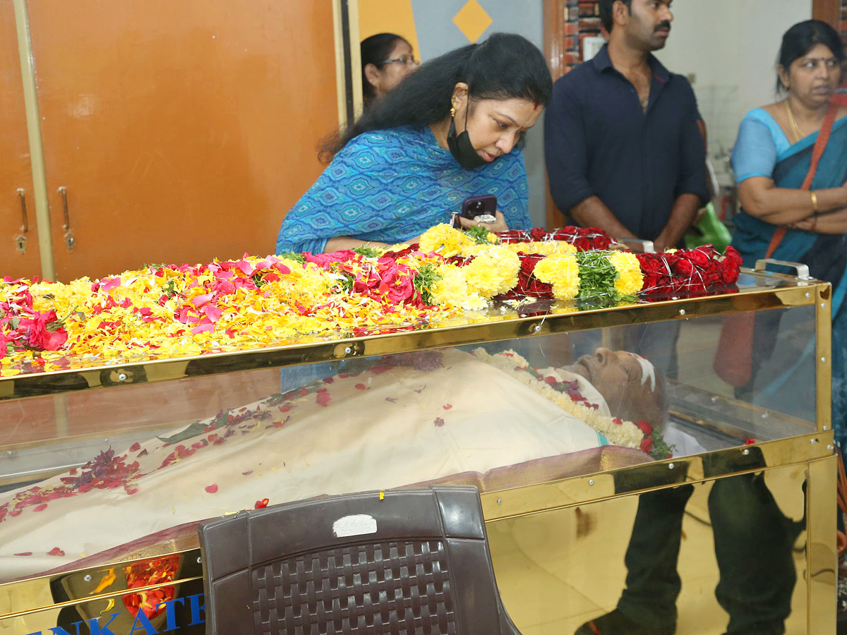 Cinema Industry mourns the demise of Telugu actor Chandra Mohan Photos - Sakshi10
