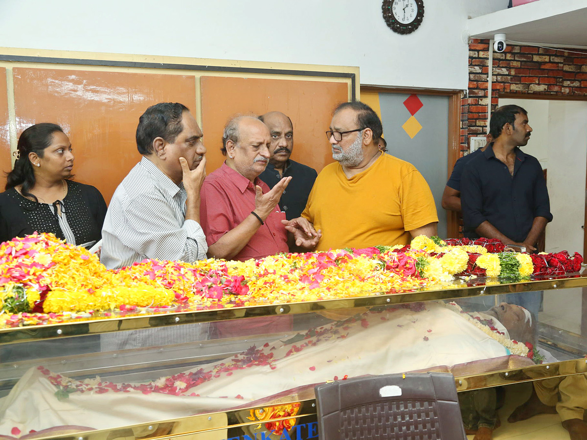 Cinema Industry mourns the demise of Telugu actor Chandra Mohan Photos - Sakshi11