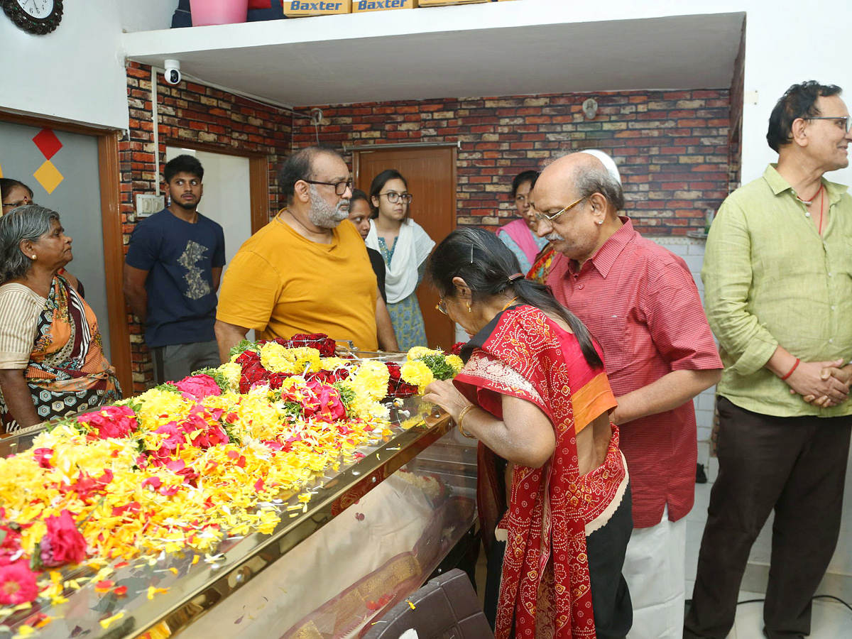 Cinema Industry mourns the demise of Telugu actor Chandra Mohan Photos - Sakshi16