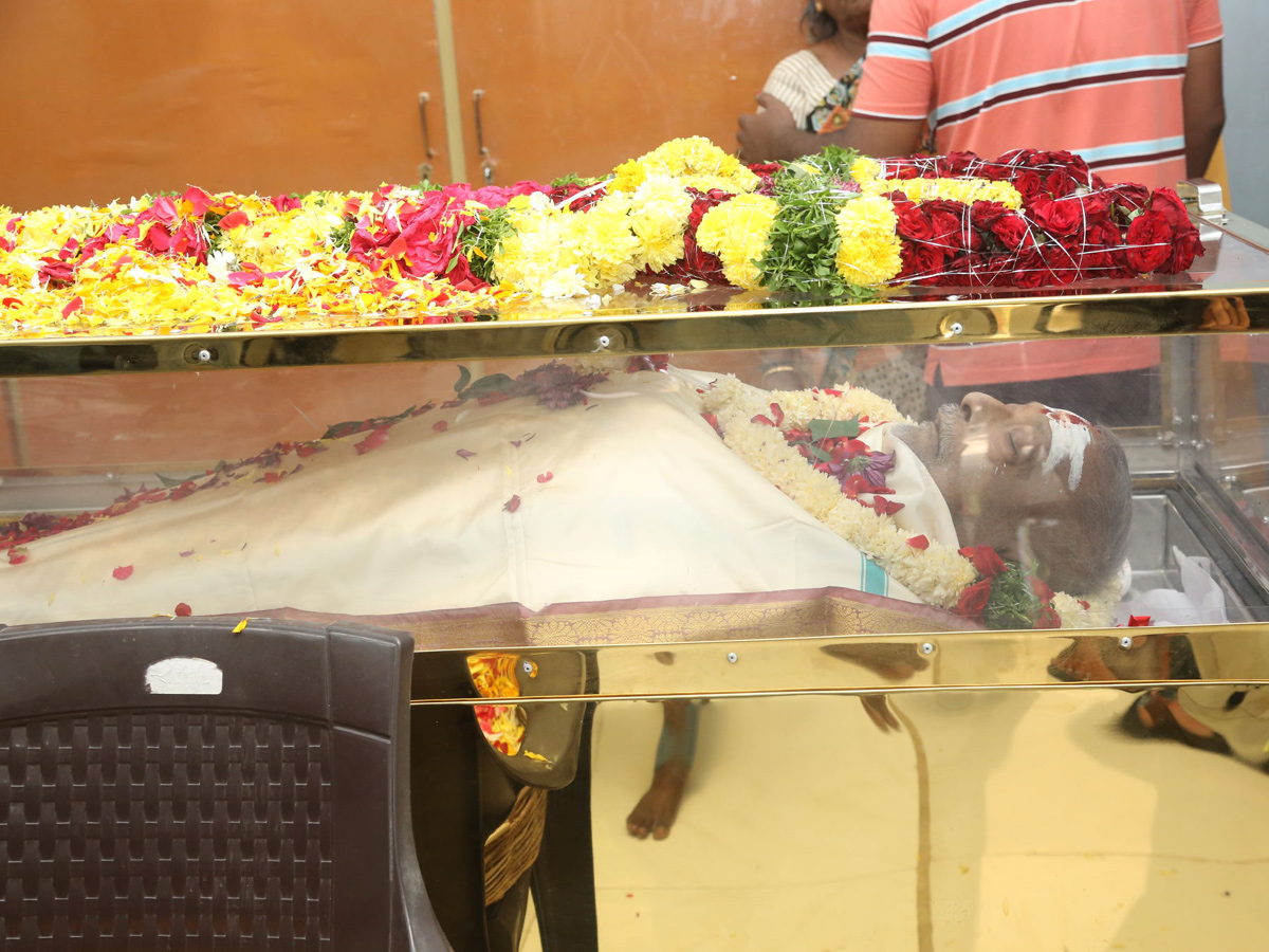 Cinema Industry mourns the demise of Telugu actor Chandra Mohan Photos - Sakshi17
