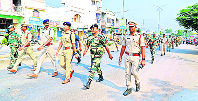 ఎల్లారెడ్డిపేటలో పోలీస్‌ కవాతు2