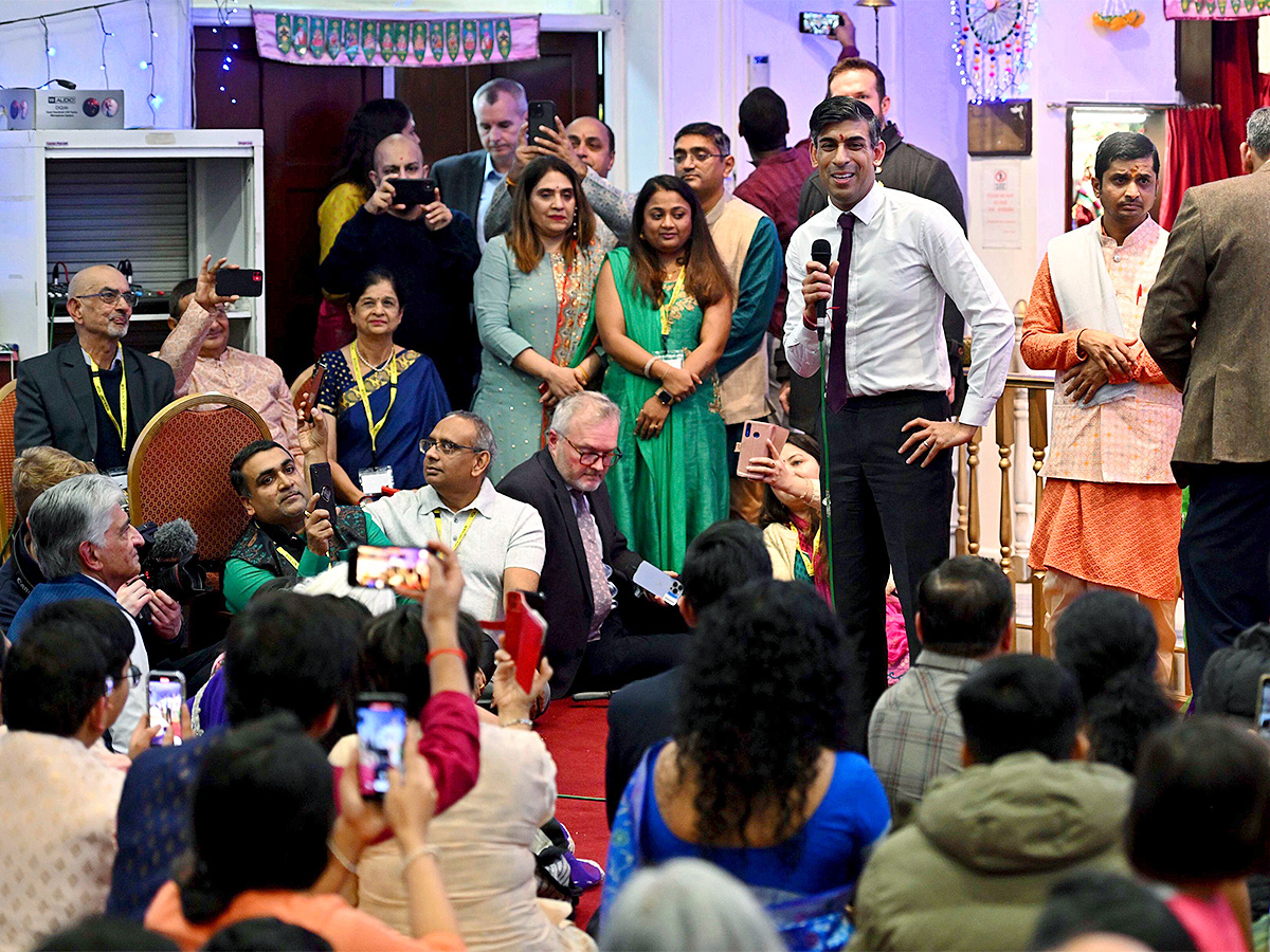 British Prime Minister Rishi Sunak, Akshata Murty Celebrates Diwali With Family HD Photos - Sakshi2