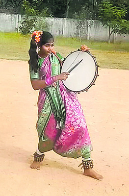 విద్యార్థిని అంకిత
3