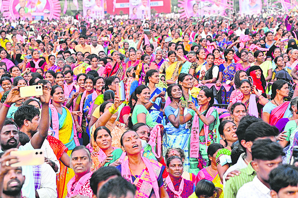 సభకు హాజరైన మహిళా కార్యకర్తలు5