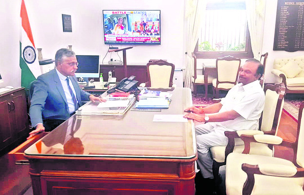 కేంద్ర రక్షణ శాఖ సెక్రటరీని కలిసిన 
ఎంపీ మాగుంట 2