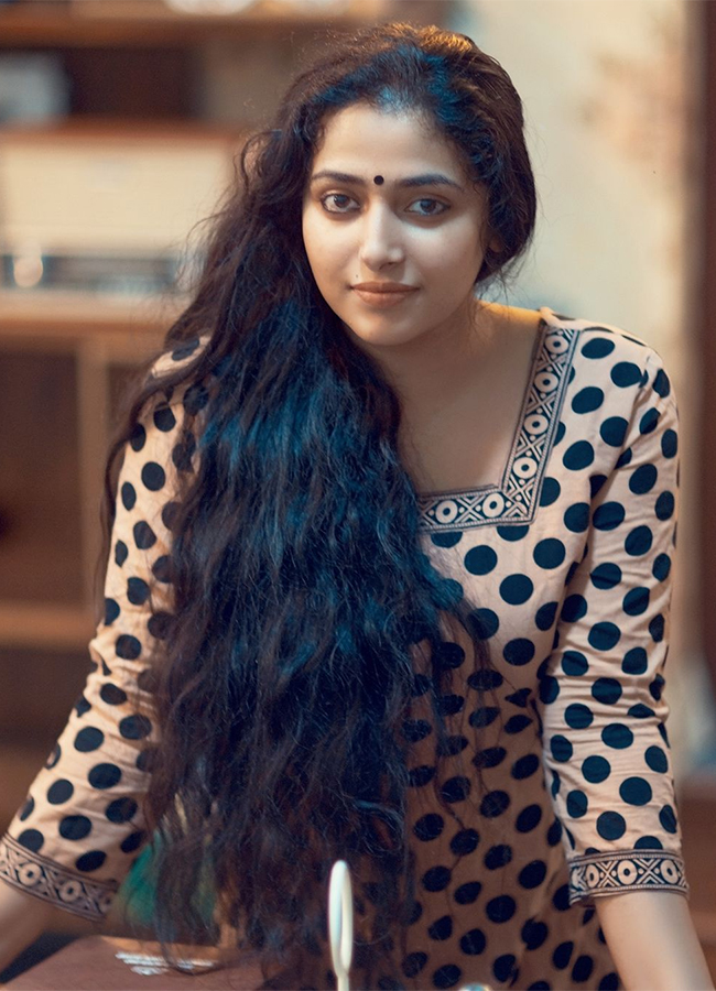 Actress Anu Sithara HD Images - Sakshi12