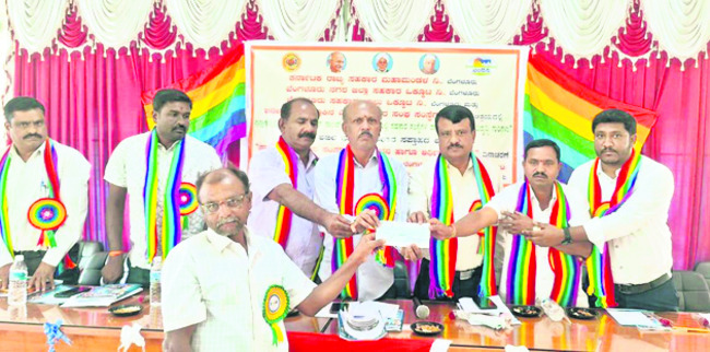కార్యక్రమాన్ని ప్రారంభిస్తున్న అంజినప్ప 1