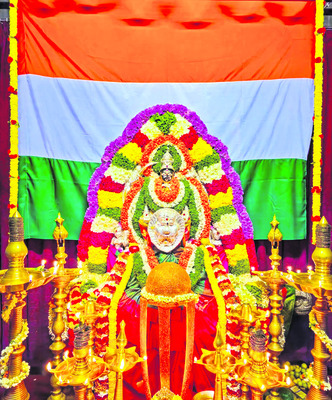 క్రికెట్‌ మ్యాచ్‌ గెలవాలని బనశంకరీ మాతకు పూజలు చేసిన దృశ్యం, ప్రపంచ కప్‌ నమూనాలో రంగోళి3