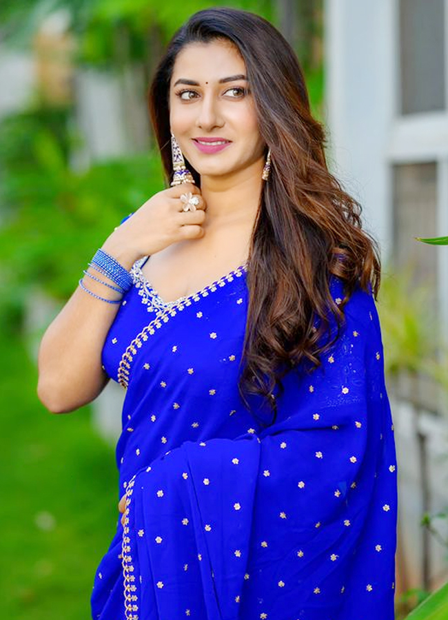Vishnu Priya Half Saree Poses - Sakshi8