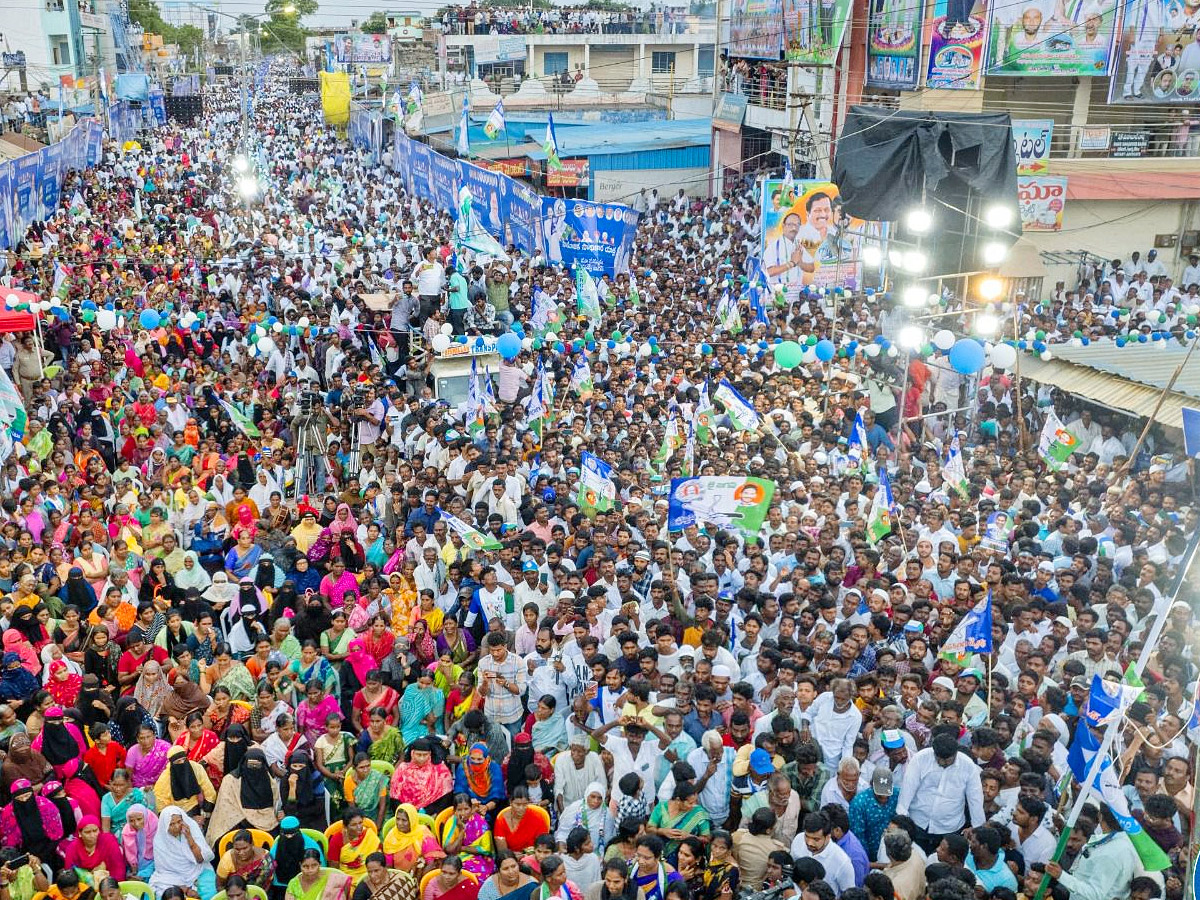 YSRCP Samajika Sadhikara Bus Yatra Photos - Sakshi7