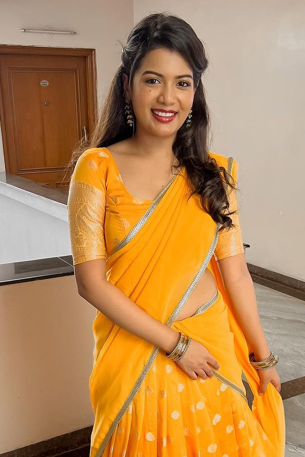 Actress Goldie Nissy Stunning Photos - Sakshi14