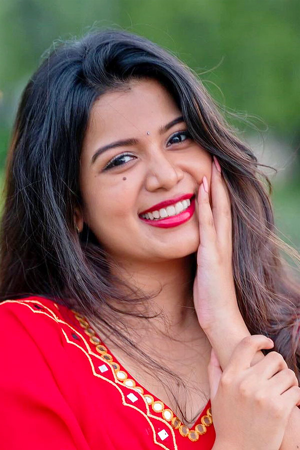 Actress Goldie Nissy Stunning Photos - Sakshi16