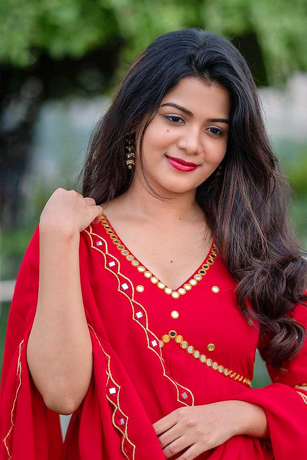 Actress Goldie Nissy Stunning Photos - Sakshi18