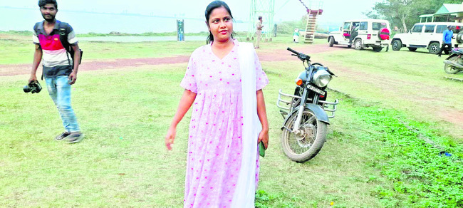 ఆటపాక పక్షుల కేంద్రం వద్ద ఎస్పీ ప్రశాంతి 4