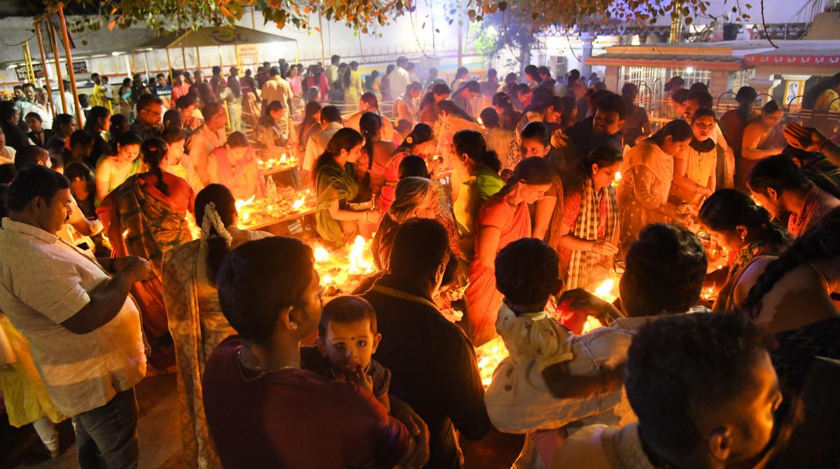 Karthika Pournami Celebrations In Andhra Pradesh And Telangana Photos - Sakshi6