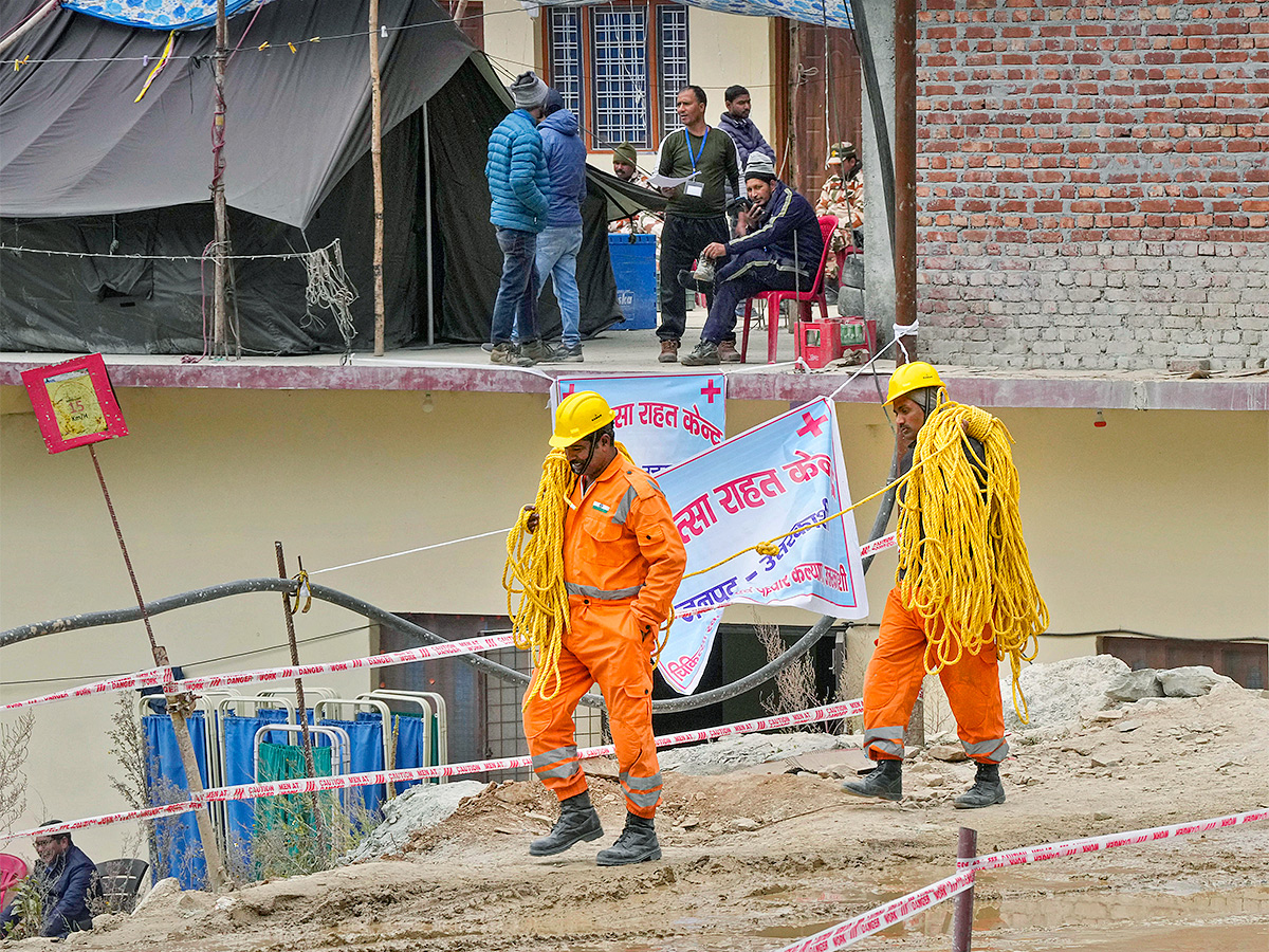 41 workers trapped inside the under-construction Silkyara Tunnel - Sakshi14