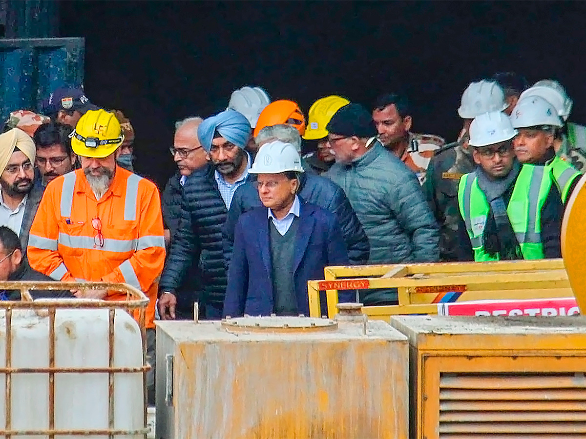 41 workers trapped inside the under-construction Silkyara Tunnel - Sakshi15