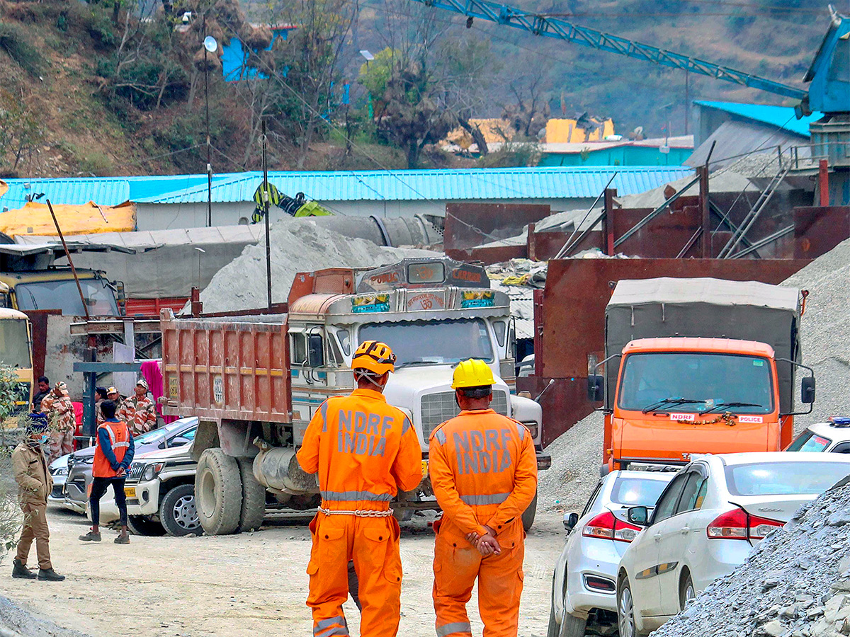 41 workers trapped inside the under-construction Silkyara Tunnel - Sakshi18