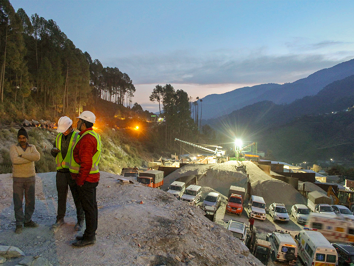 41 workers trapped inside the under-construction Silkyara Tunnel - Sakshi4
