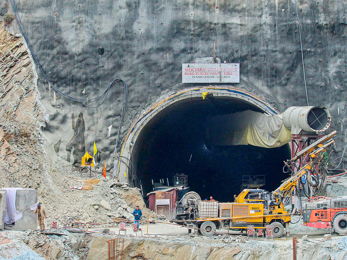 41 workers trapped inside the under-construction Silkyara Tunnel - Sakshi1