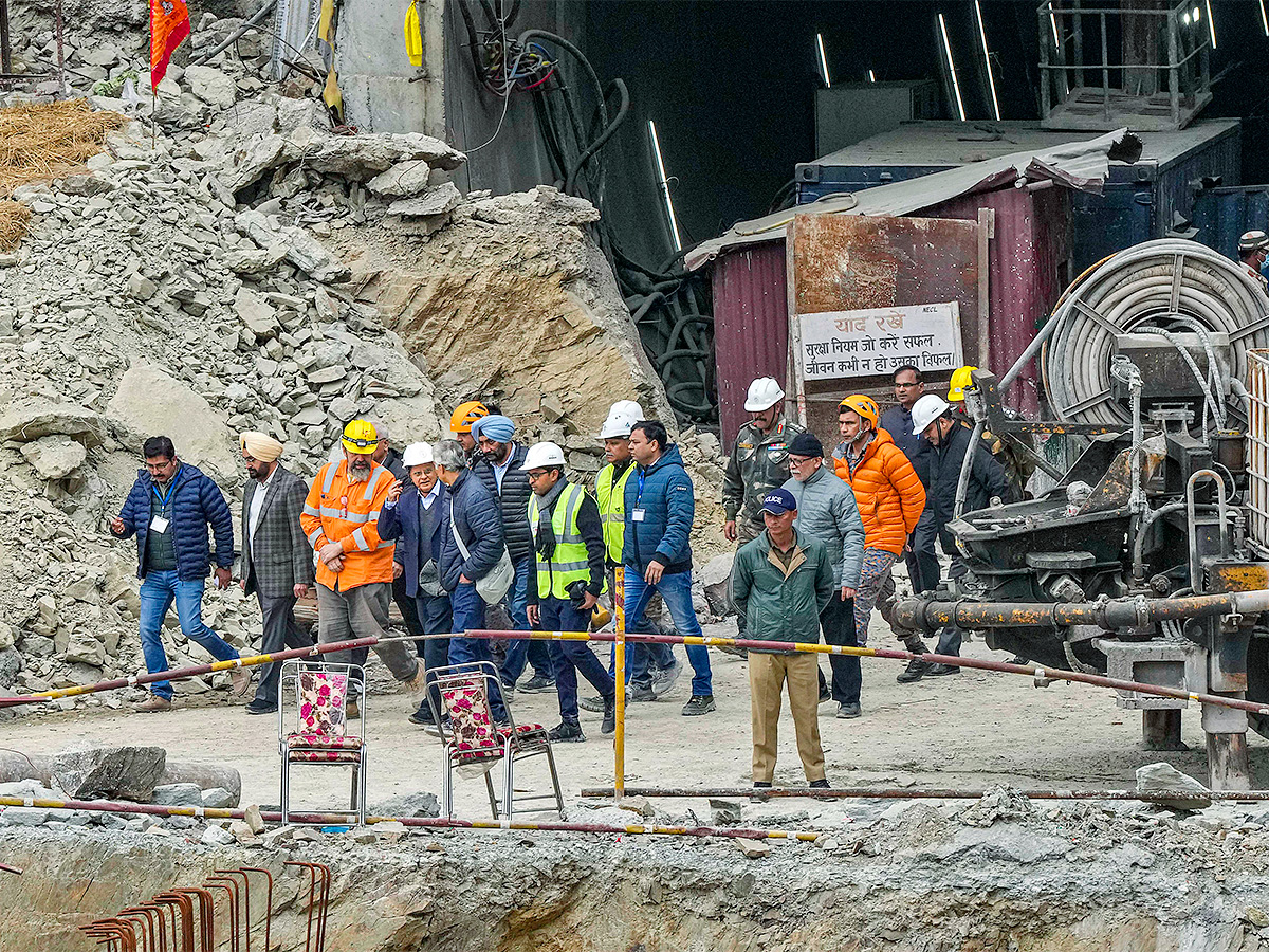 41 workers trapped inside the under-construction Silkyara Tunnel - Sakshi5