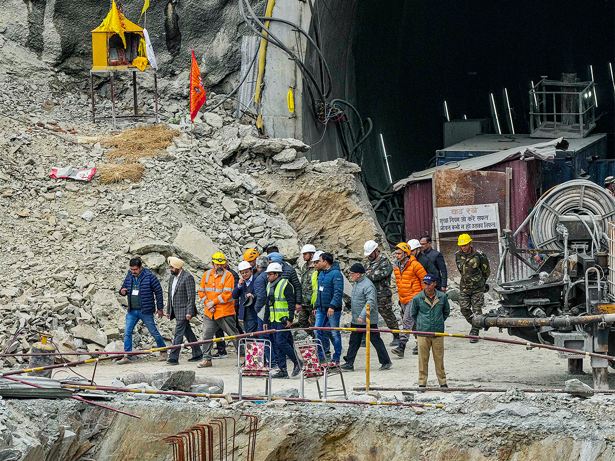 41 workers trapped inside the under-construction Silkyara Tunnel - Sakshi8