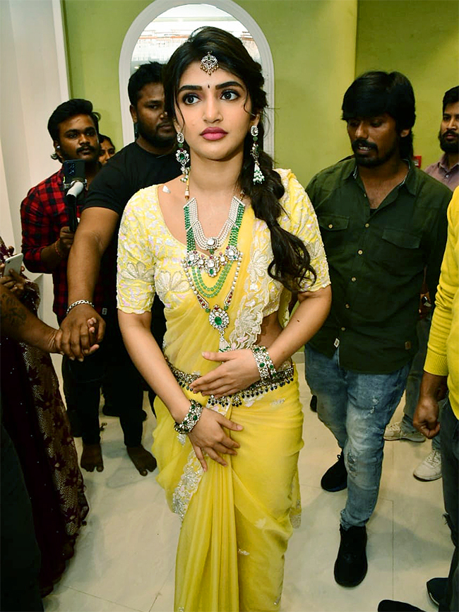 Actress Sreeleela opens jewelery showroom in vizag - Sakshi11