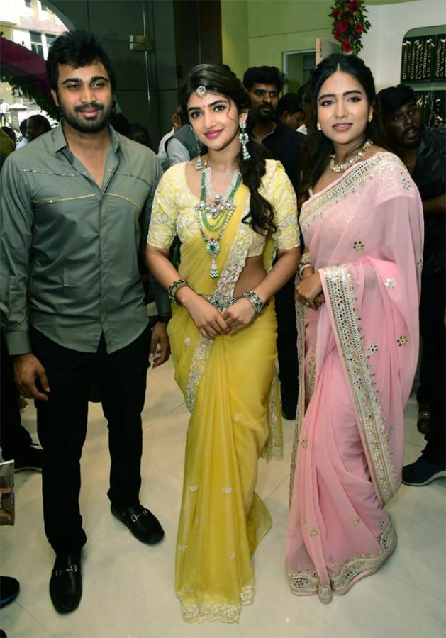Actress Sreeleela opens jewelery showroom in vizag - Sakshi13