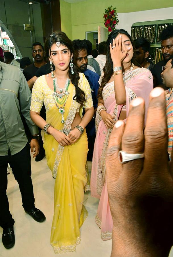 Actress Sreeleela opens jewelery showroom in vizag - Sakshi14
