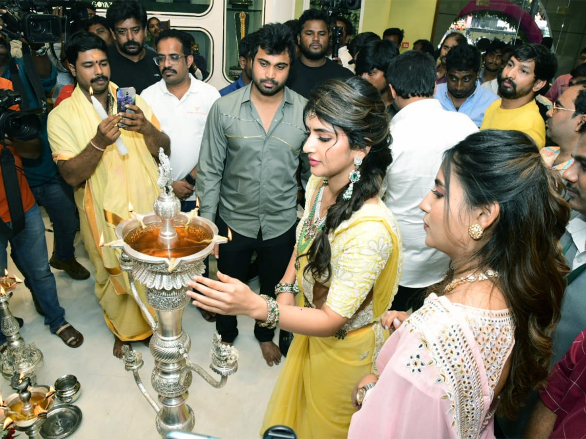 Actress Sreeleela opens jewelery showroom in vizag - Sakshi5