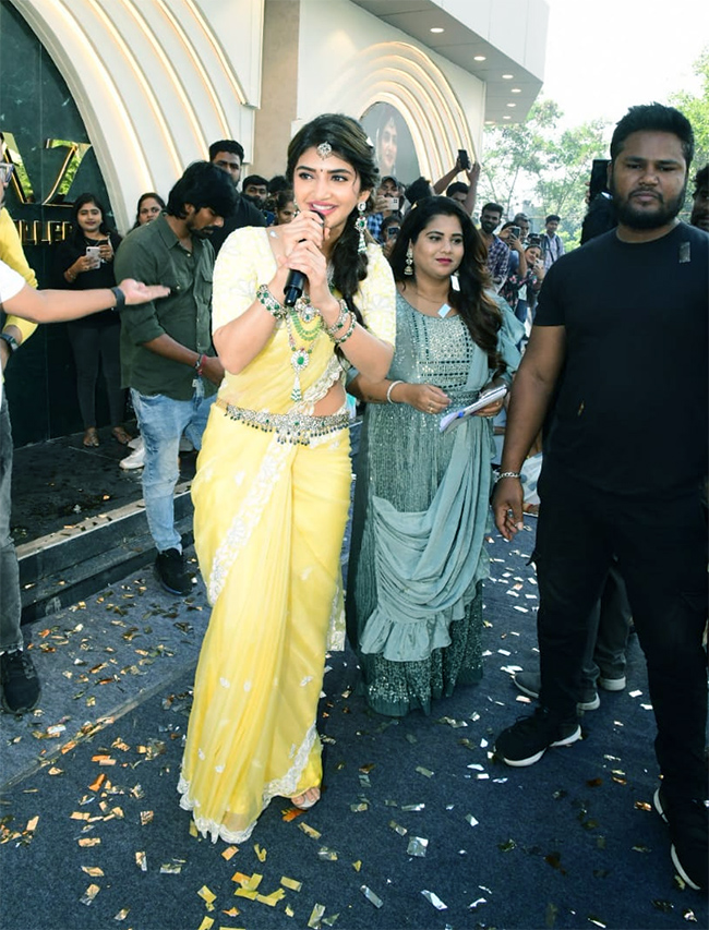 Actress Sreeleela opens jewelery showroom in vizag - Sakshi9