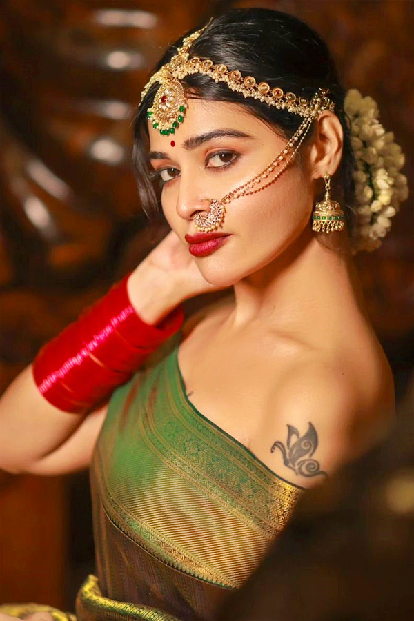 Dharsha Gupta Latest Stunning Photos - Sakshi7