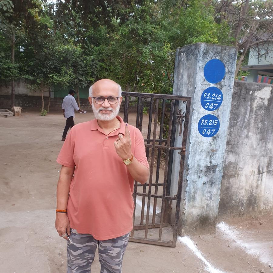 Telanagana Elections 2023: Voters Sakshi Selfie Mania - Sakshi6