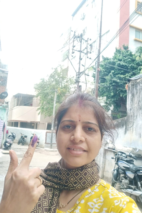 Telangana Assembly Elections 2023: Sakshi Selfie Mania Photo Gallery - Sakshi23