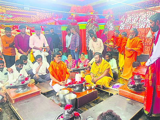 దత్తగిరిలో పూజలు చేస్తున్న రాంచందర్ 1