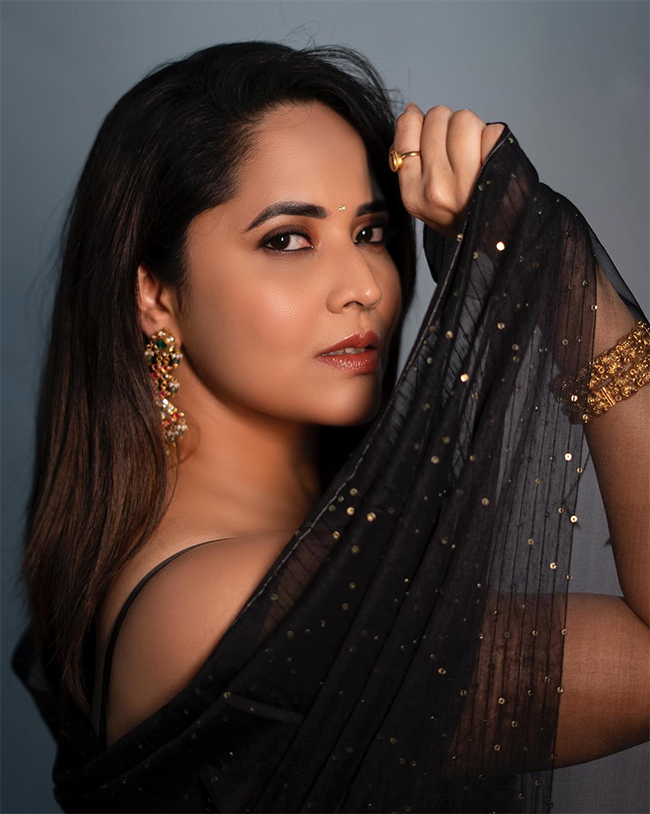 Anasuya Bharadwaj in black saree Photos - Sakshi10