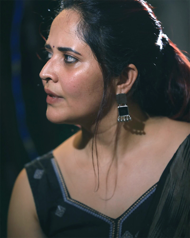 Anasuya Bharadwaj in black saree Photos - Sakshi11