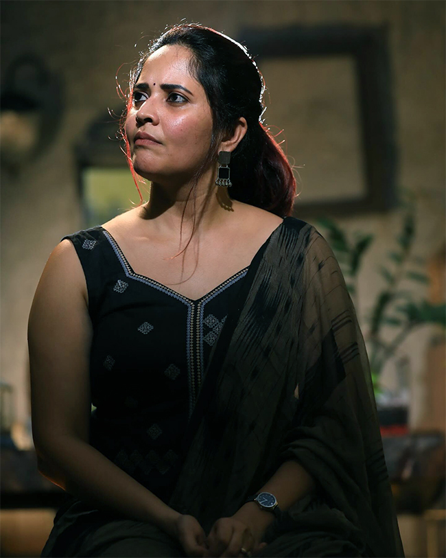 Anasuya Bharadwaj in black saree Photos - Sakshi2