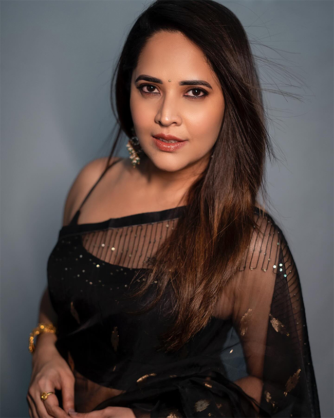 Anasuya Bharadwaj in black saree Photos - Sakshi7
