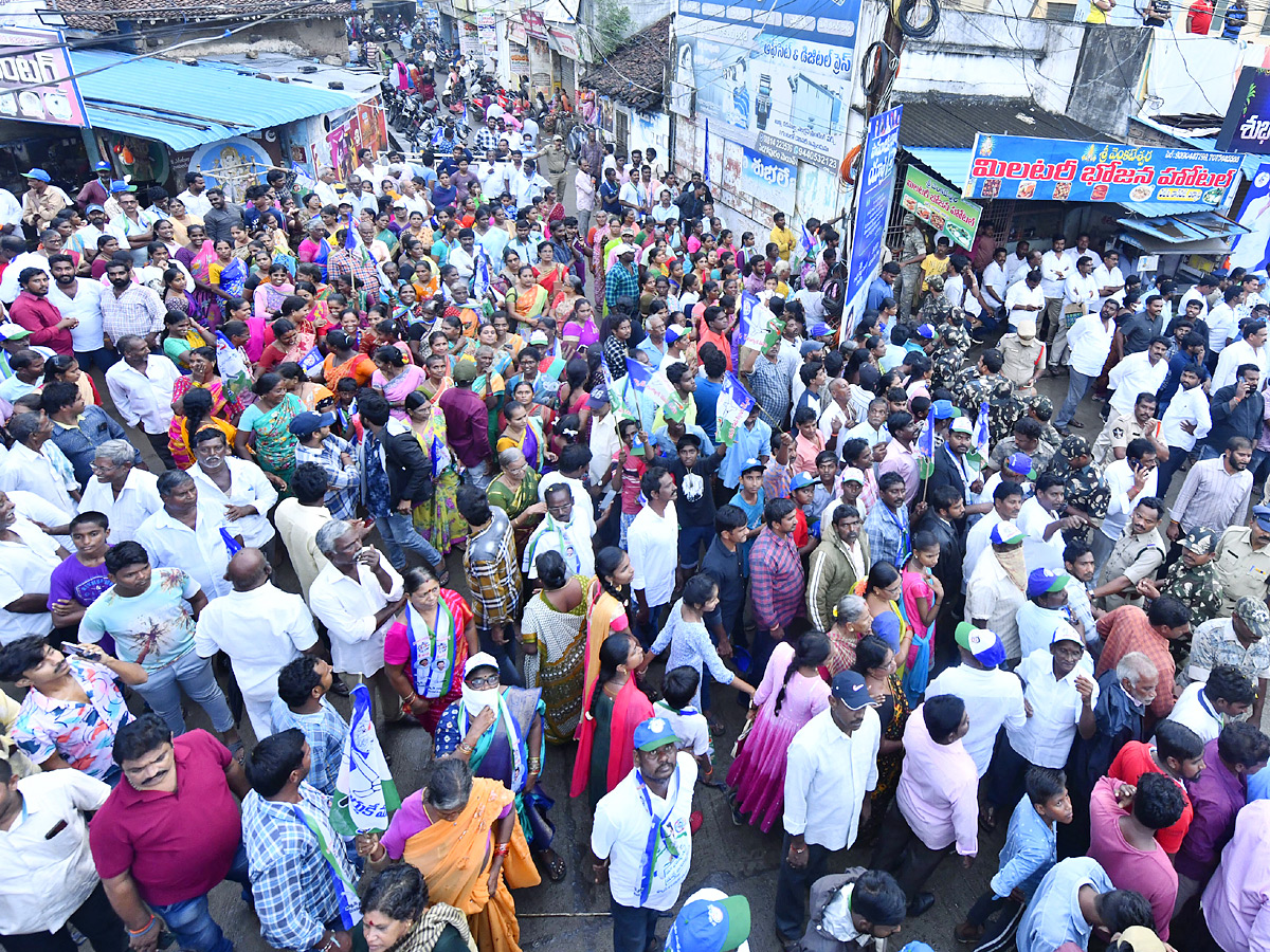 YSRCP Samajika Sadhikara Bus Yatra Photos - Sakshi10