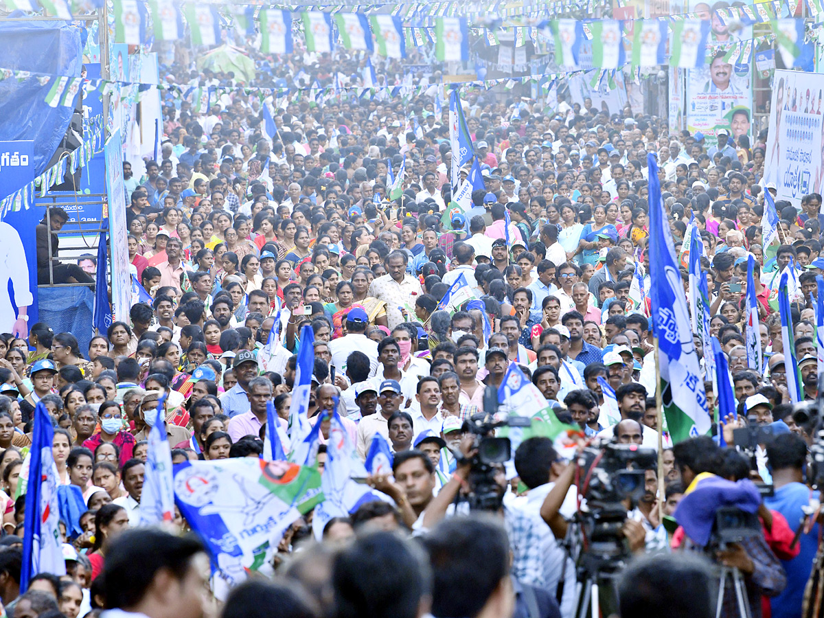 YSRCP Samajika Sadhikara Bus Yatra Photos - Sakshi11