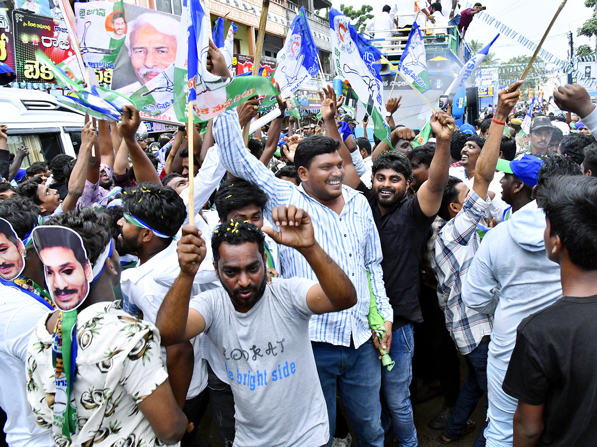 YSRCP Samajika Sadhikara Bus Yatra Photos - Sakshi12