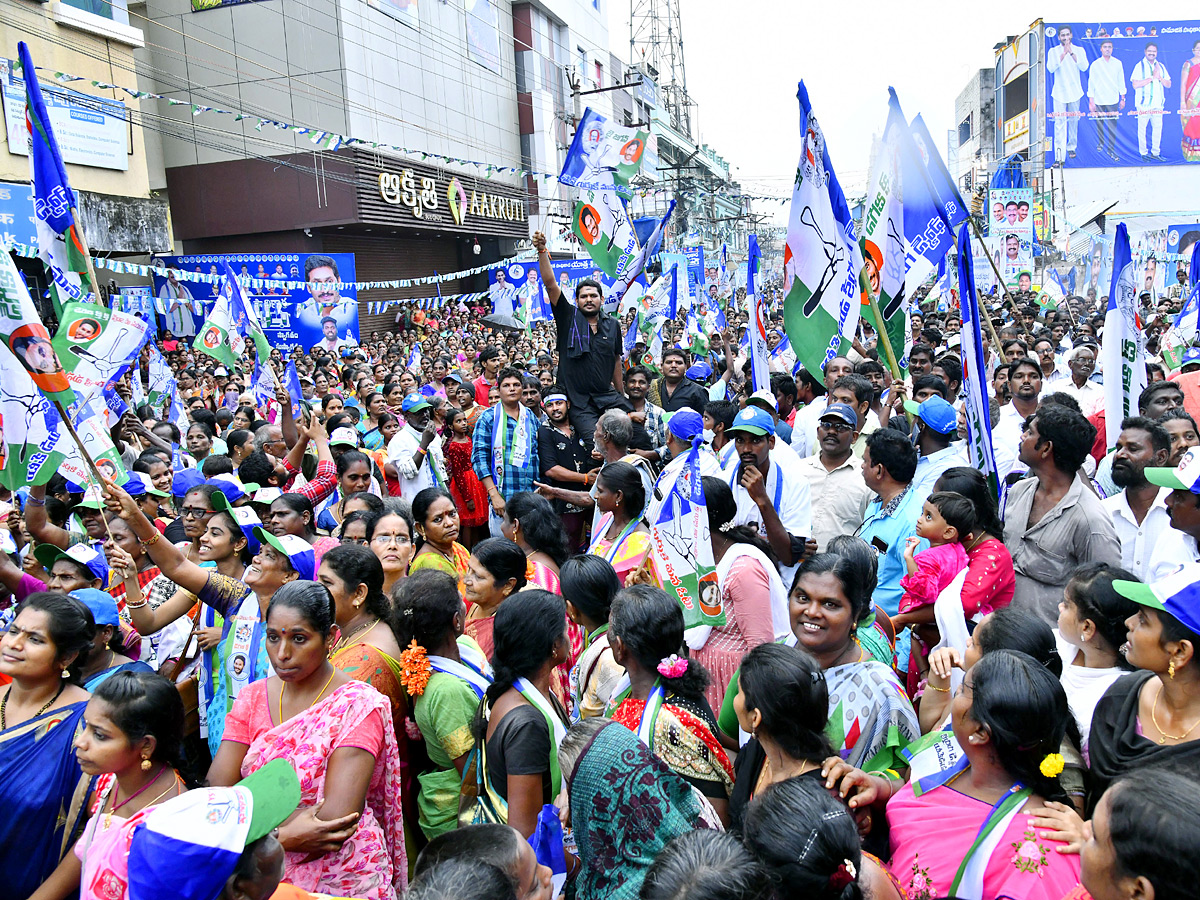 YSRCP Samajika Sadhikara Bus Yatra Photos - Sakshi13