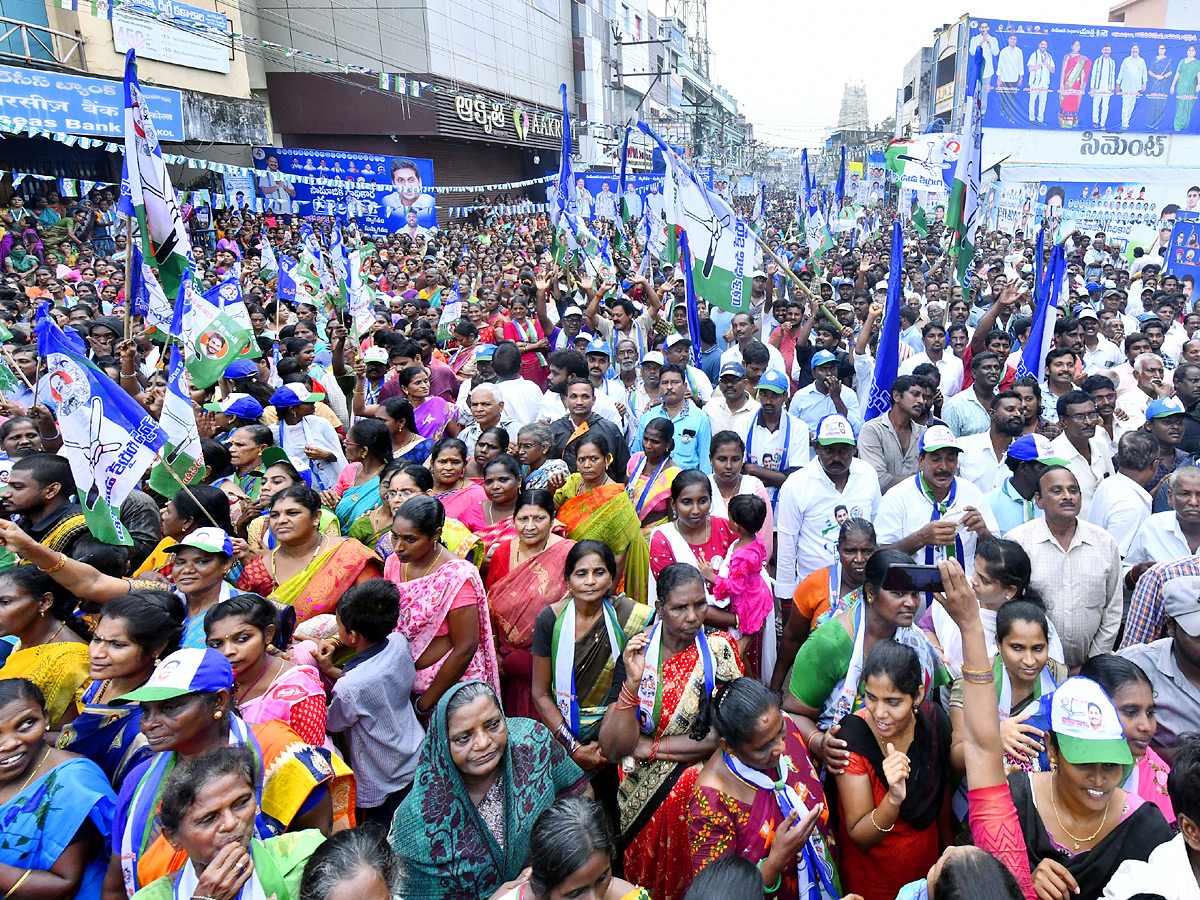 YSRCP Samajika Sadhikara Bus Yatra Photos - Sakshi15