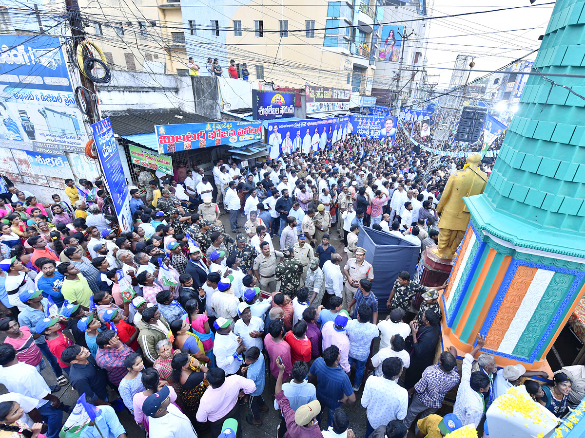 YSRCP Samajika Sadhikara Bus Yatra Photos - Sakshi16