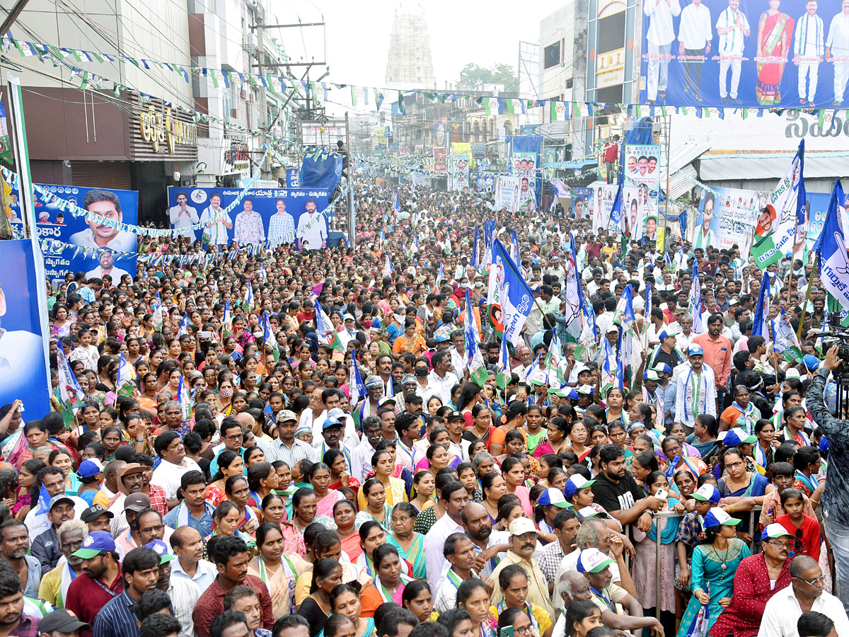 YSRCP Samajika Sadhikara Bus Yatra Photos - Sakshi17