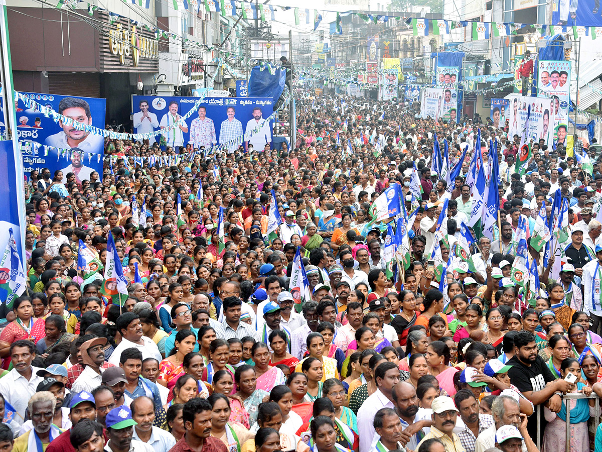 YSRCP Samajika Sadhikara Bus Yatra Photos - Sakshi19